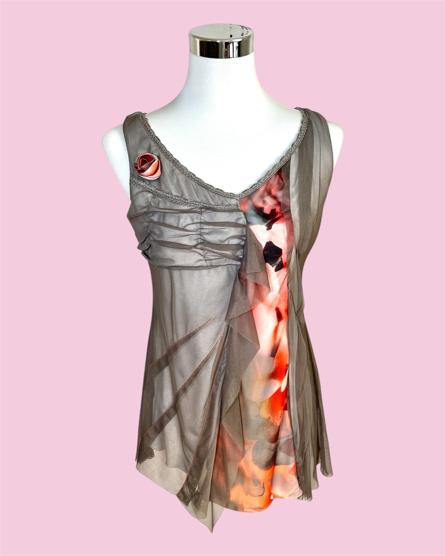 Fairycore Asymmetrisches Mesh-Top mit Rosendetail – La Mode Est à Vous 38