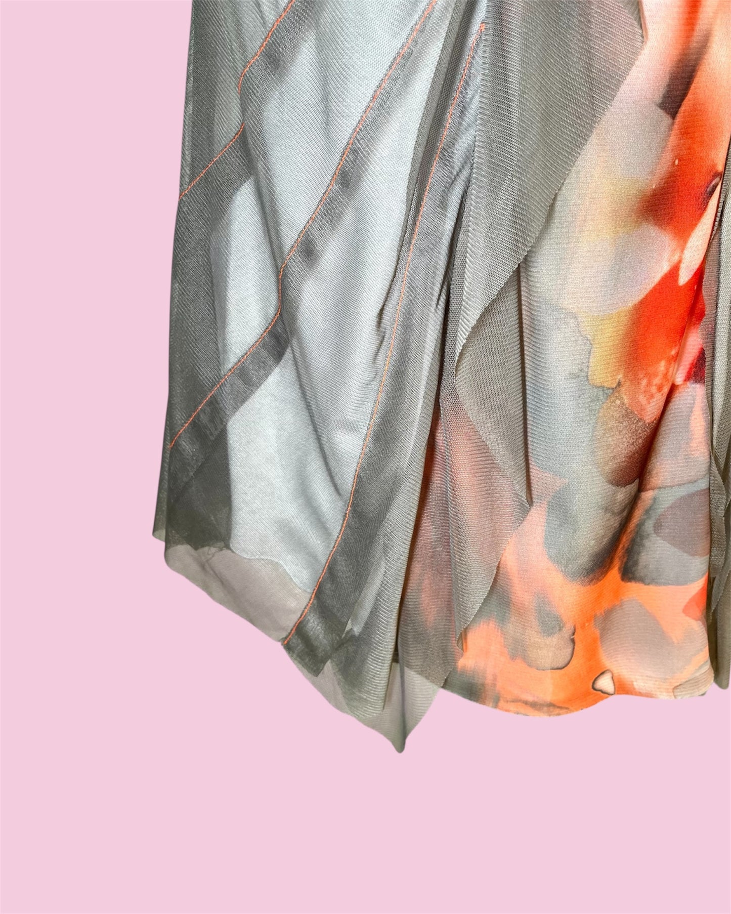 Fairycore Asymmetrisches Mesh-Top mit Rosendetail – La Mode Est à Vous 38