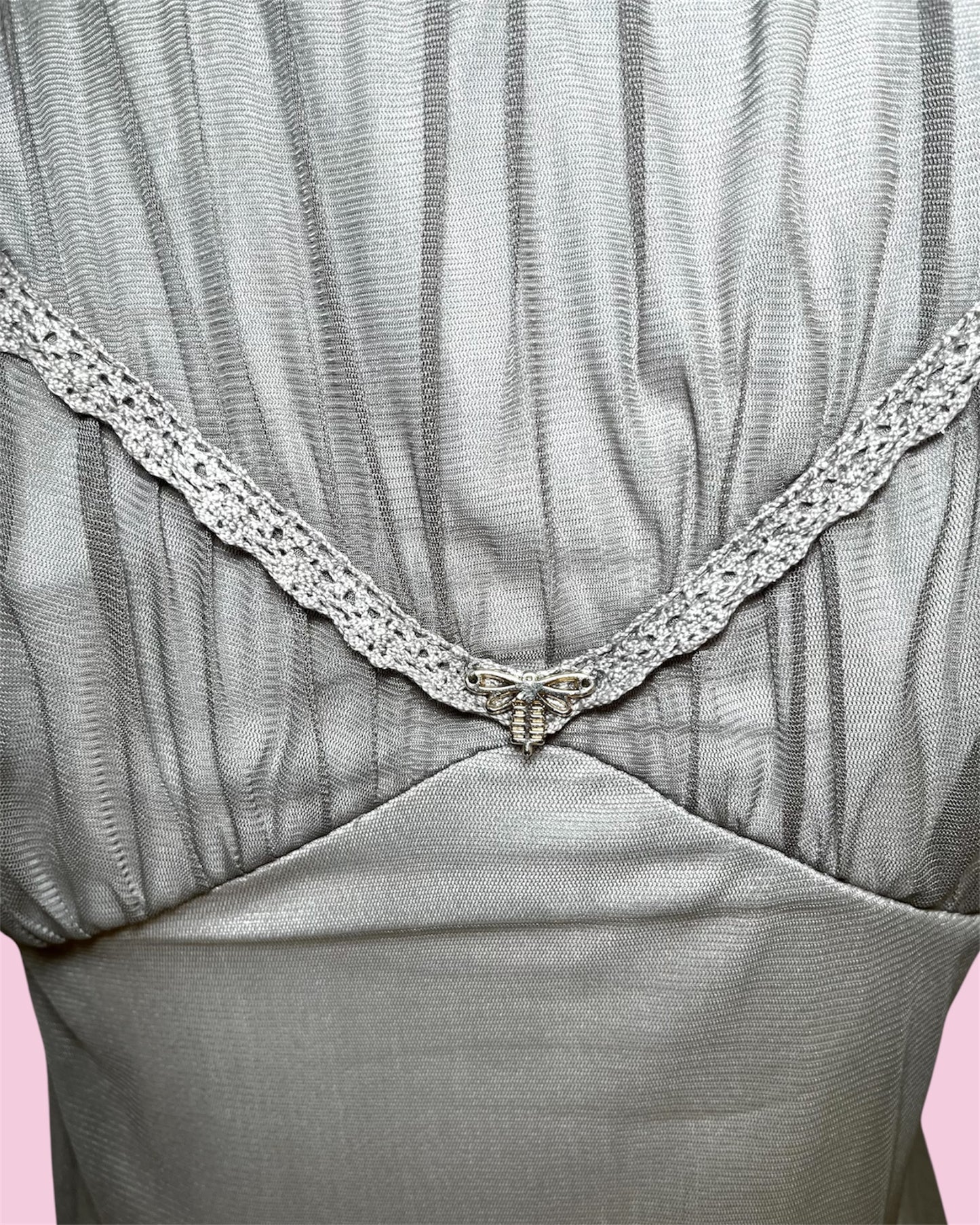 Fairycore Asymmetrisches Mesh-Top mit Rosendetail – La Mode Est à Vous 38